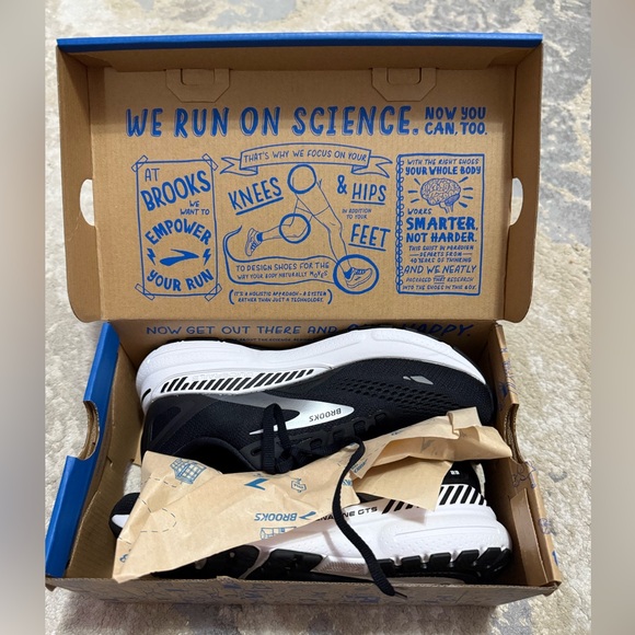 Brooks Sneakers - Picture 6 of 6